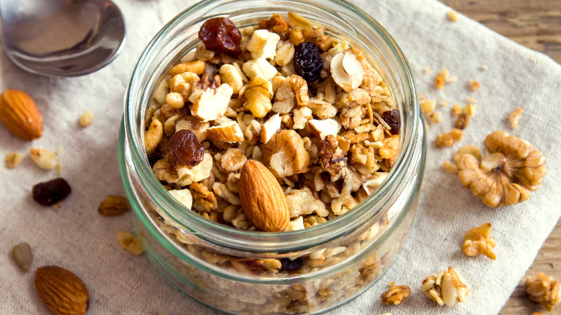 Kahvaltıların Yıldızı: Ev Yapımı Çıtır Granola